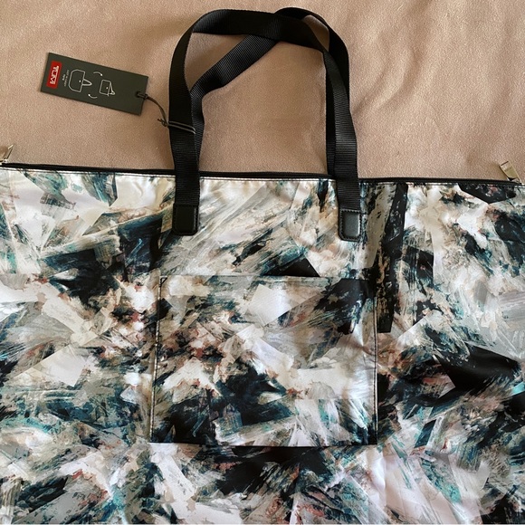 TUMI Travel Set - Picture 6 of 7